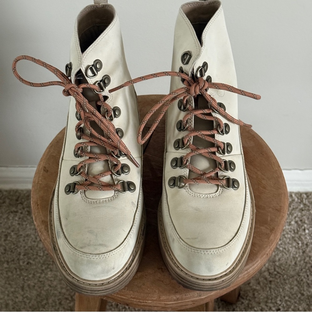 Teva Midform Boots in White - Picture 4 of 7
